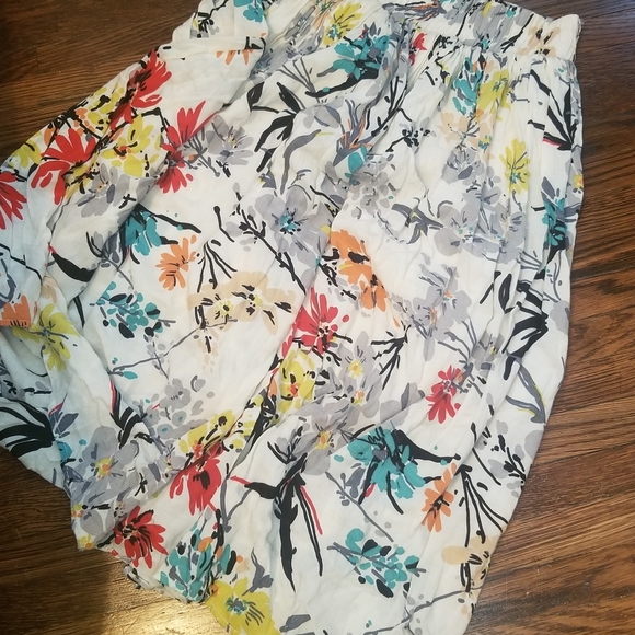 *FREE Gift* Floral Circle Style Skirt - Picture 2 of 3